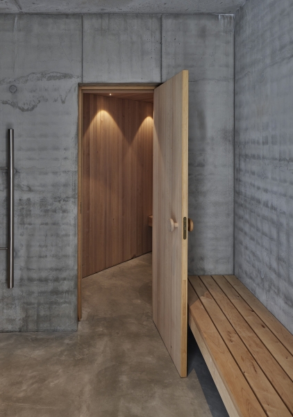 Дом-лабиринт с эстетикой брутализма Дом-лабиринт с эстетикой брутализма