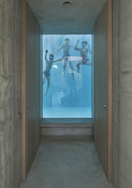 Дом-лабиринт с эстетикой брутализма Дом-лабиринт с эстетикой брутализма