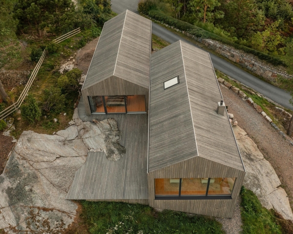 Современная вилла в суровом скандинавском ландшафте Современная вилла в суровом скандинавском ландшафте