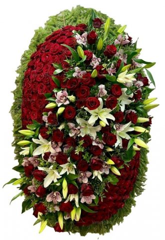 Венок на похороны: нюансы выбора изделия, обзор красивой и качественной продукции