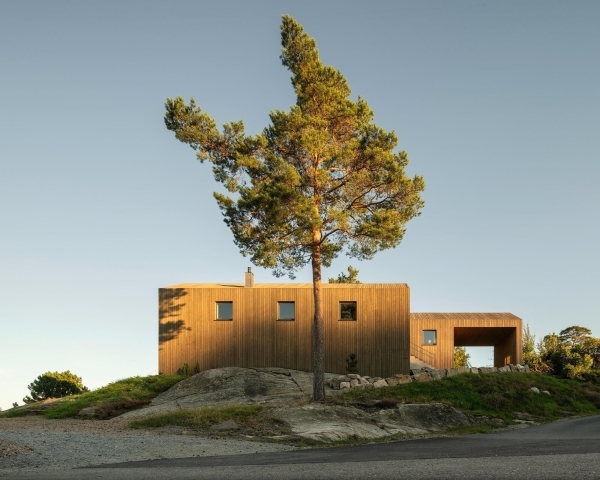 Современная вилла в суровом скандинавском ландшафте Современная вилла в суровом скандинавском ландшафте