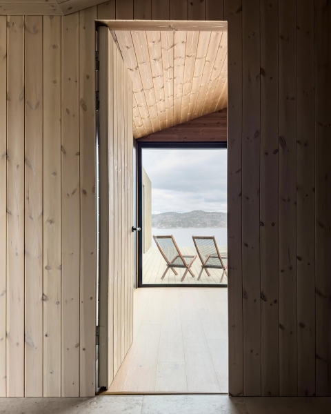 Современная вилла в суровом скандинавском ландшафте Современная вилла в суровом скандинавском ландшафте