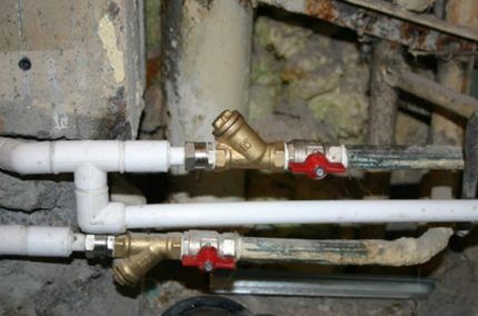 Замена труб в туалете от А до Я: проектирование, выбор стройматериала, монтажные работы + разбор ошибок Замена труб в туалете от А до Я: проектирование, выбор стройматериала, монтажные работы + разбор ошибок