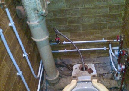 Замена труб в туалете от А до Я: проектирование, выбор стройматериала, монтажные работы + разбор ошибок Замена труб в туалете от А до Я: проектирование, выбор стройматериала, монтажные работы + разбор ошибок